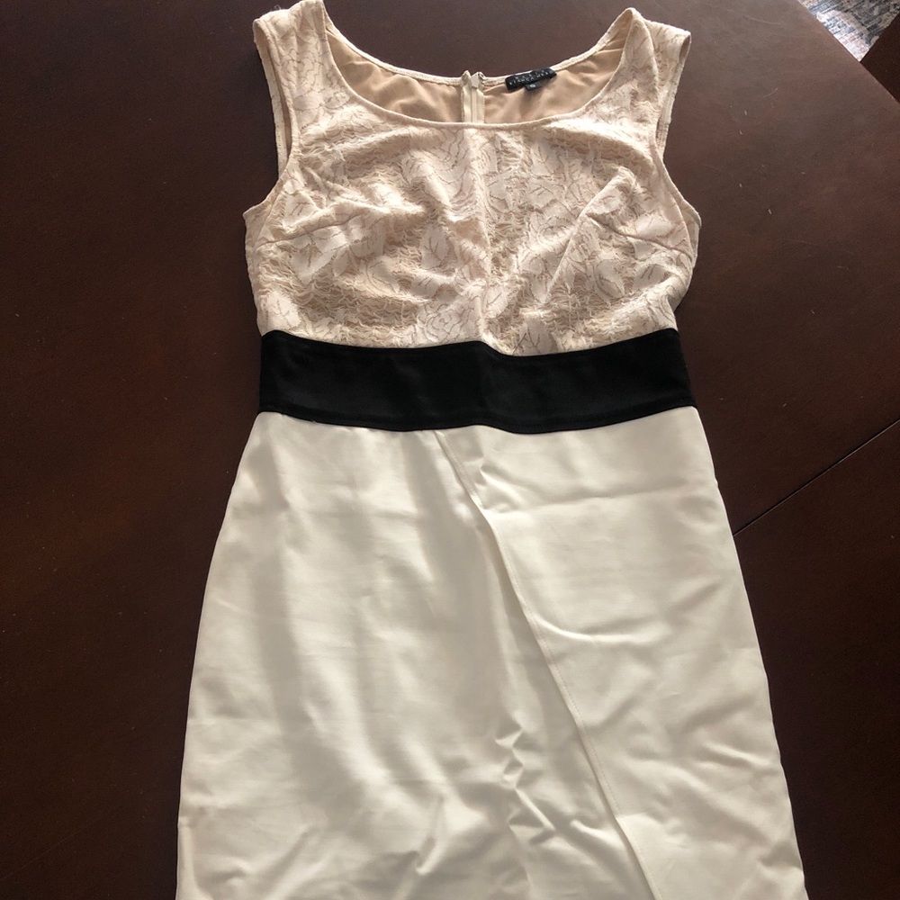 Beautiful lace detail dress!